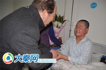 西安市慈善会领导看望患者